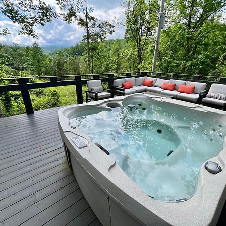 Villa Experience Luxury At Smoky Mountain Hideaway, Just 5 Miles From Downtown Gatlinburg Exterior foto